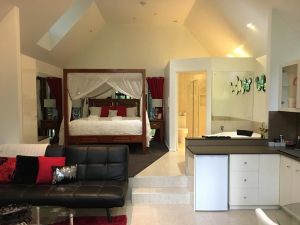 Linger a While Chalet - Bundaberg Accommodation